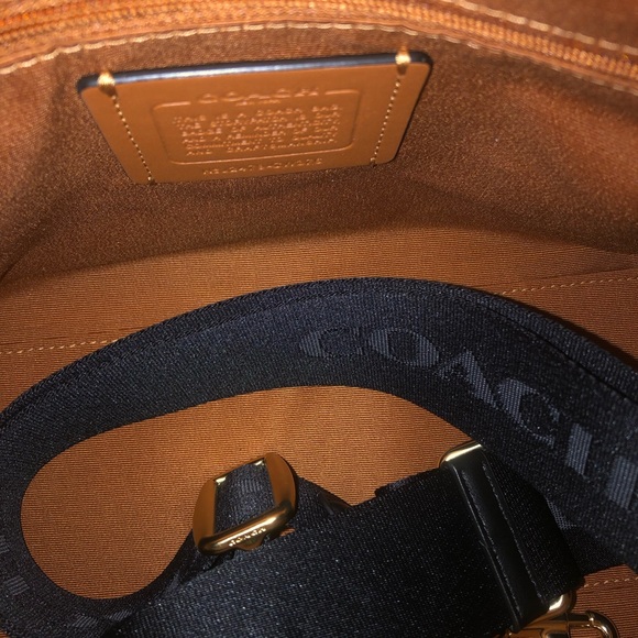 Coach Rowan - Picture 2 of 5